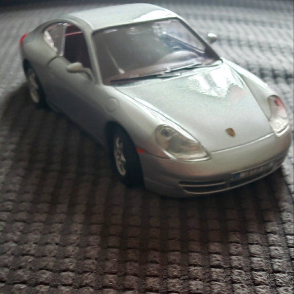 Bburago Porsche Carrera - Picture 1 of 7